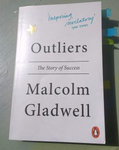 Book cover of Outliers by Malcolm Gladwell